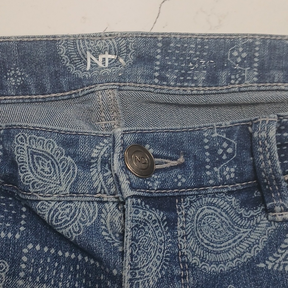 New Direction Blue Paisley Denim Shorts, size 10, pre-owned good conditions - Picture 2 of 6